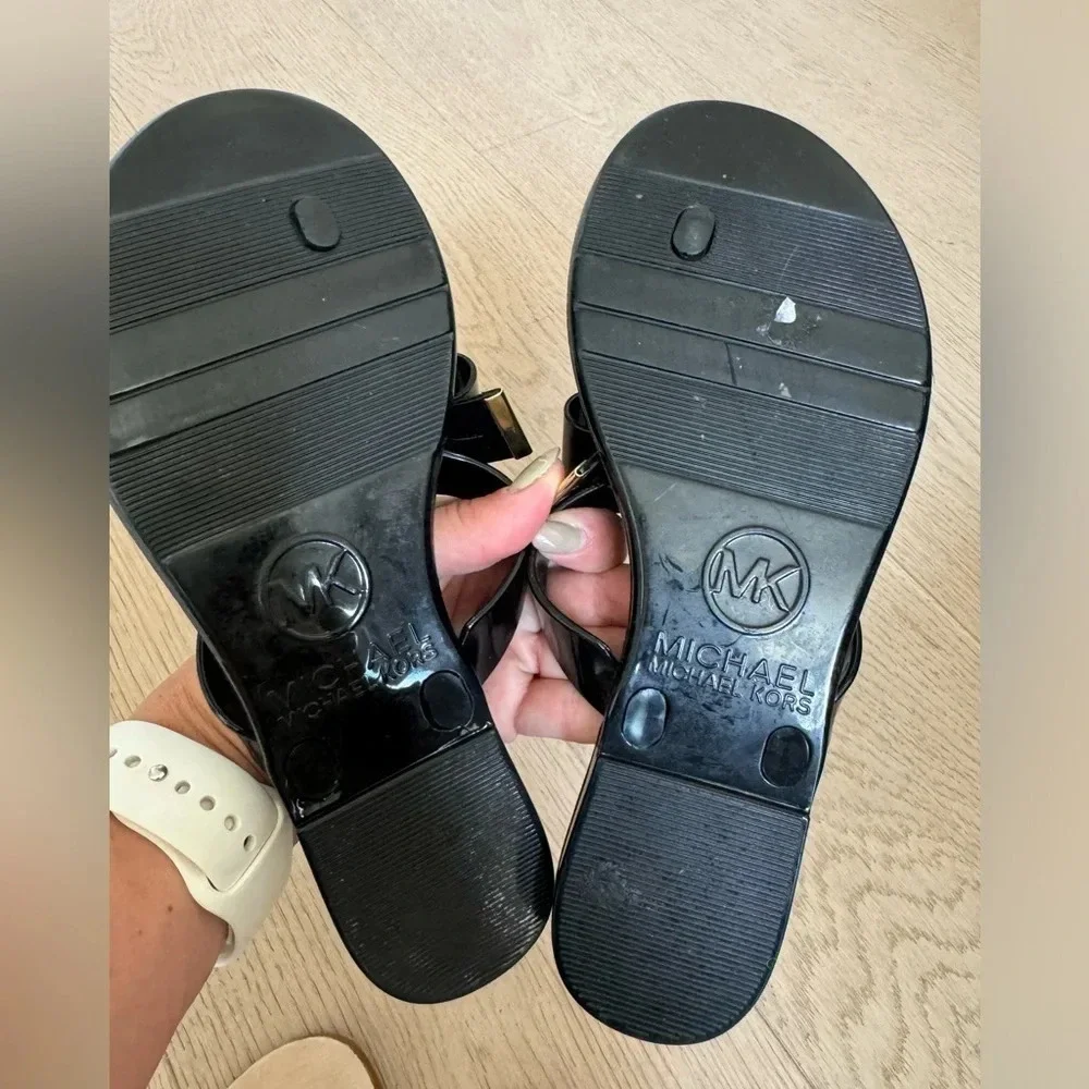 Michael Kors thong sandal size 6